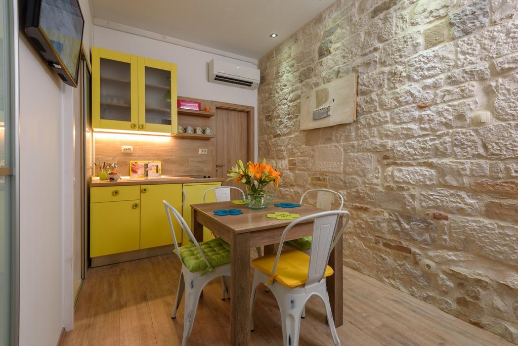 Apartments Kaja トロギール エクステリア 写真