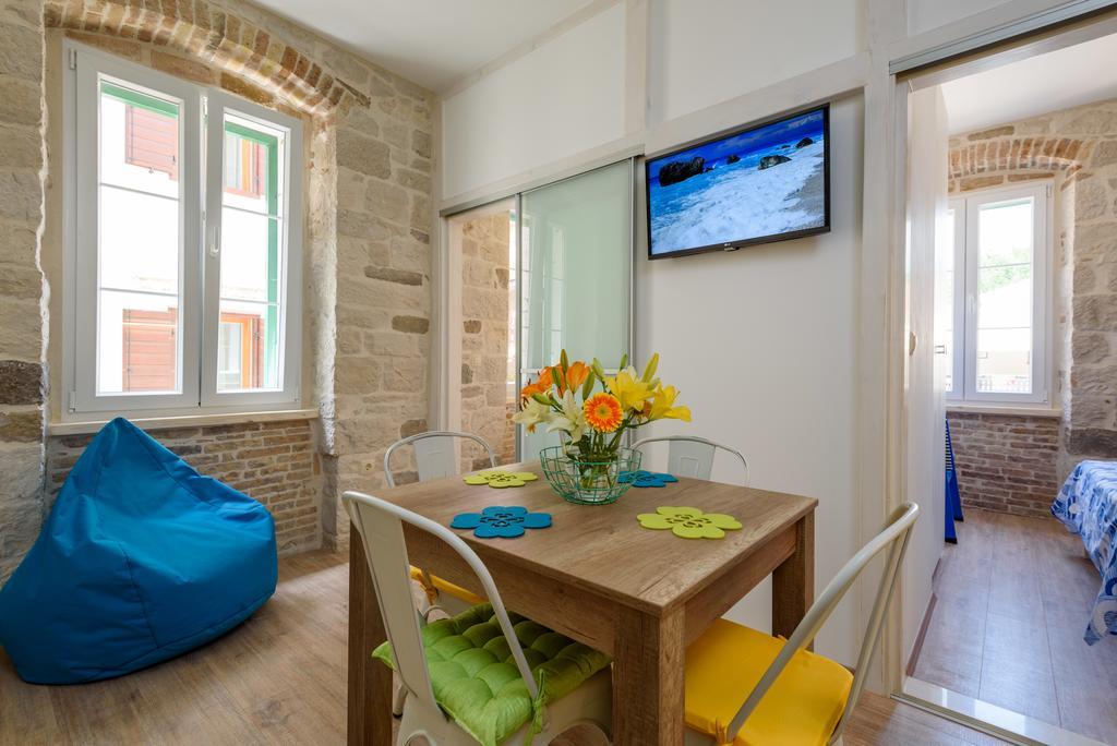 Apartments Kaja トロギール エクステリア 写真